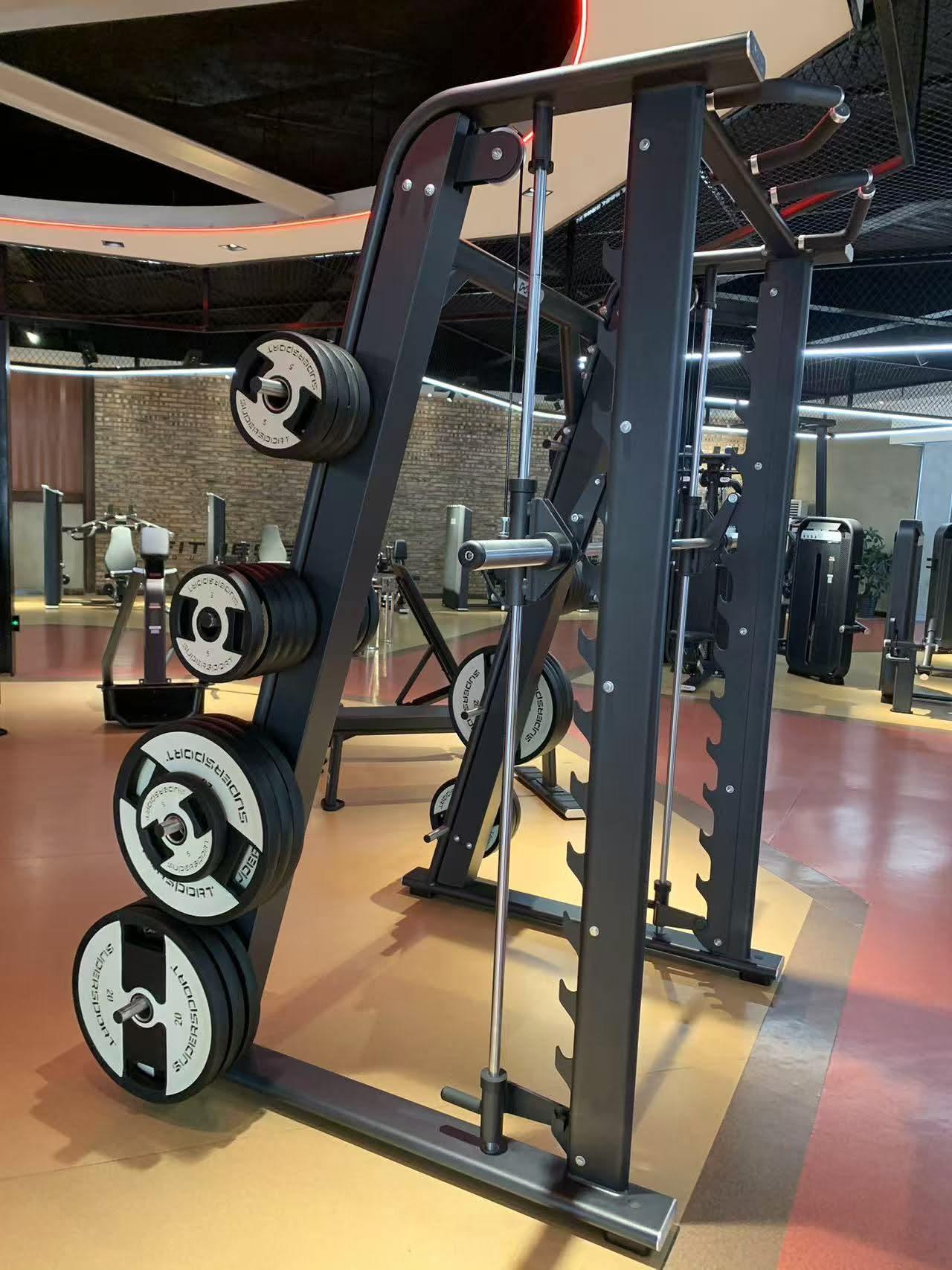 Estamaquina es el smith infaltable en tu gimnasio si quieres atraer clientes  