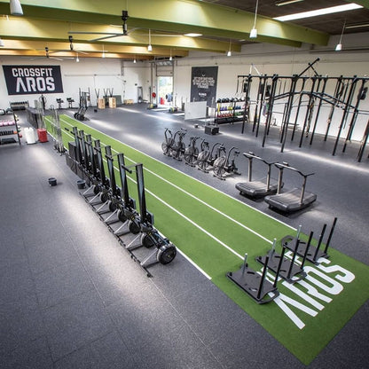 Sala de gimnasio usando piso de goma o piso de caucho en rollo